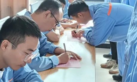 亚美在线中国有限公司管业举行“匠心凝聚、薪火相传”拜师仪式
